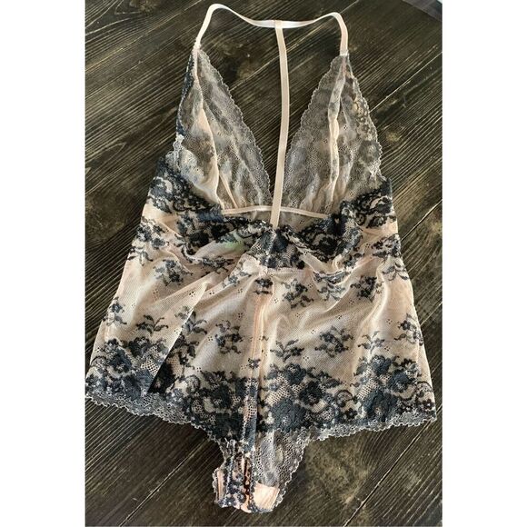 27- NWOT FREE PEOPLE Too Cute To Handle Nude Lace Bodysuit Cami Tank Top sz XS - Picture 5 of 7